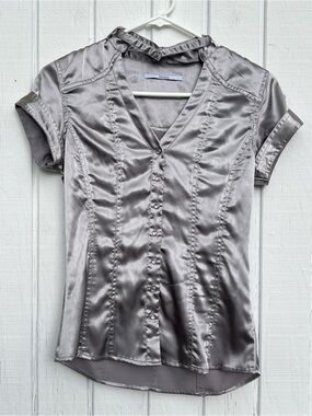 Xanaka: Silver Snap-Front Cap Sleeve Blouse w/ Attached Choker Collar. Size S.